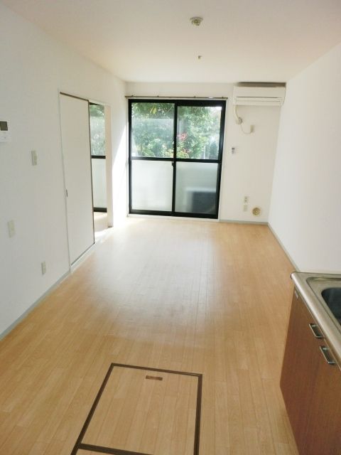 居室・リビング　明るいリビング。室内とってもキレイです！