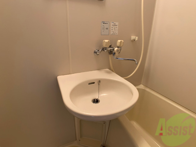 洗面設備　洗面台。朝の身支度はここでばっちり決めましょう