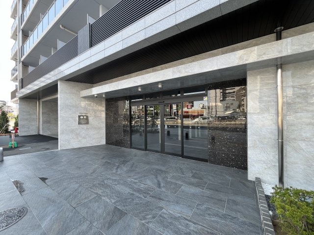 エントランス　MELDIA　CREST　TAPP難波WEST（メディアクレ