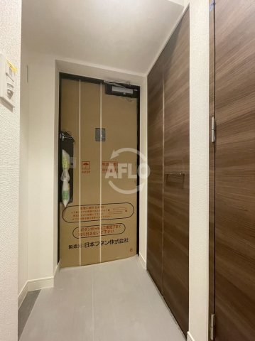 玄関　MELDIA　CREST　TAPP難波WEST（メディアクレ