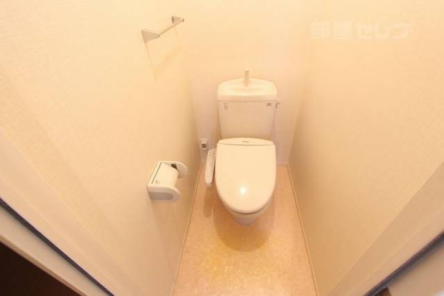 トイレ　ゆったりとした作りです。