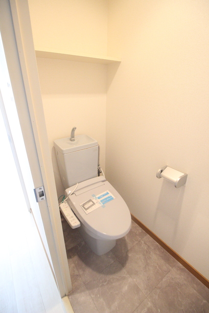 トイレ　温水洗浄便座付きのお手洗い☆