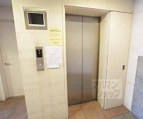 ロビー　エレベーター前