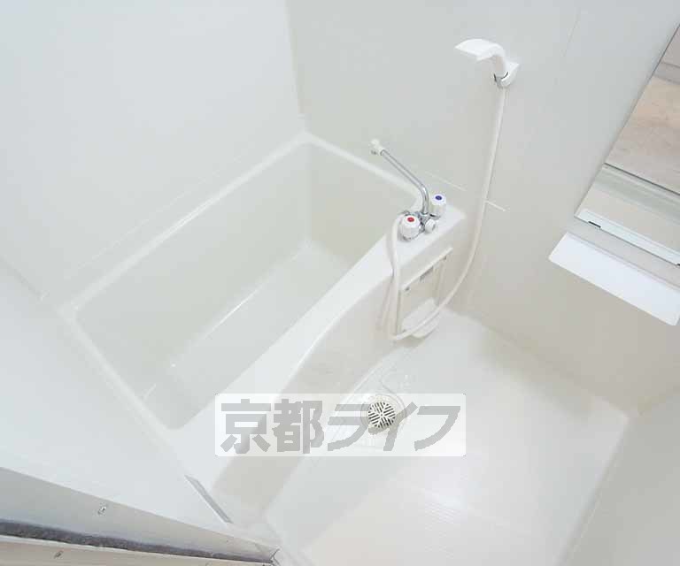 バス・シャワールーム　大きな鏡のあるお風呂です！