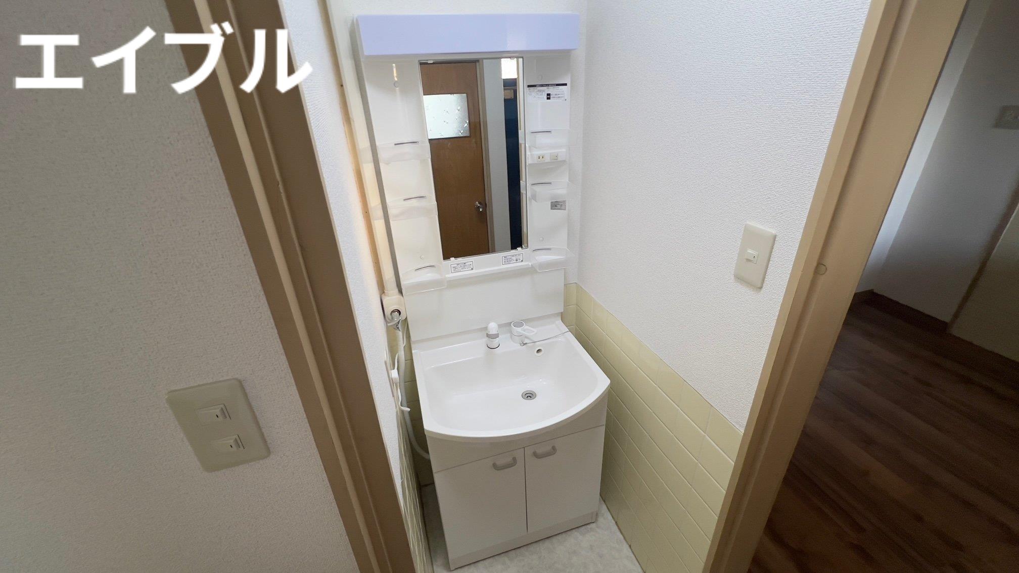 洗面設備　同建物、別部屋写真。現況優先。