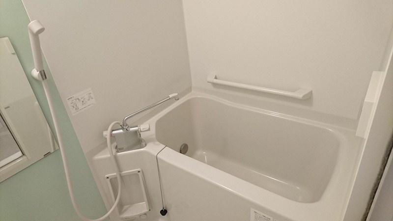 バス・シャワールーム　ゆったりと入れる浴室です。