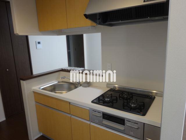 キッチン　３口ガスコンロ＆グリル完備のシステムキッチンです