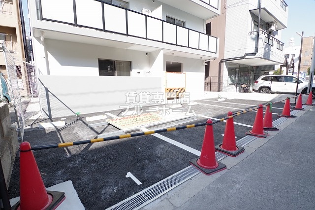 その他　平面駐車場！