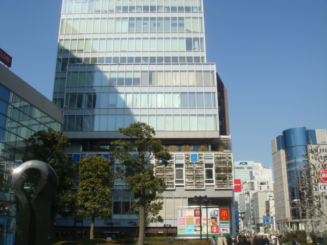 ショッピングセンター　ラ・ポルト青山（ショッピングセンター）まで180m