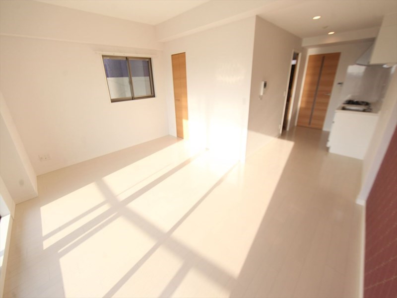 居室・リビング　LDK14.77帖　システムキッチン（3口ガスコンロ）