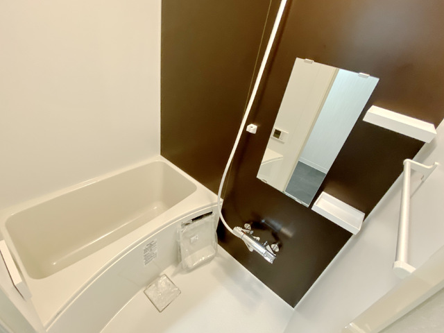 バス・シャワールーム　追焚、浴室乾燥機付きの浴室※同タイプ参考写真