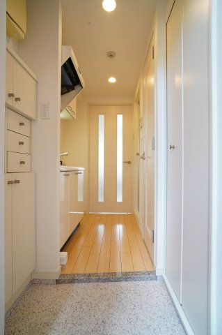 玄関　※別部屋の参考写真です。