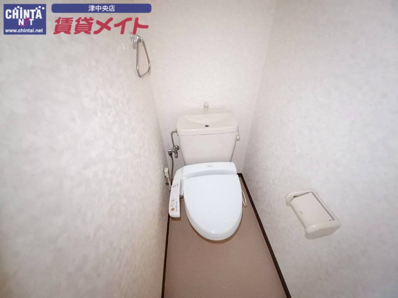 トイレ　同じ物件、別部屋の写真です