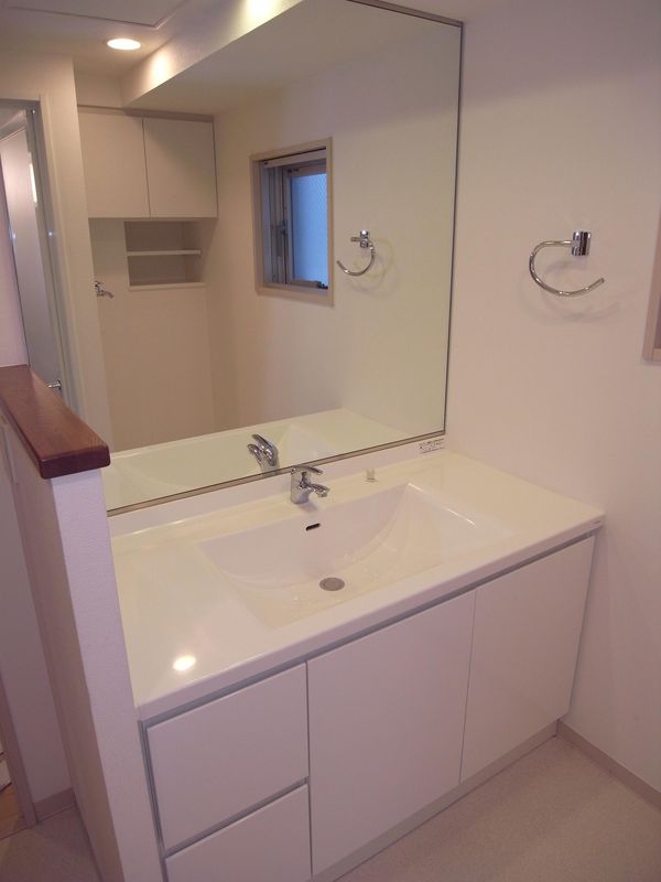 洗面設備　写真は同タイプ住居です。