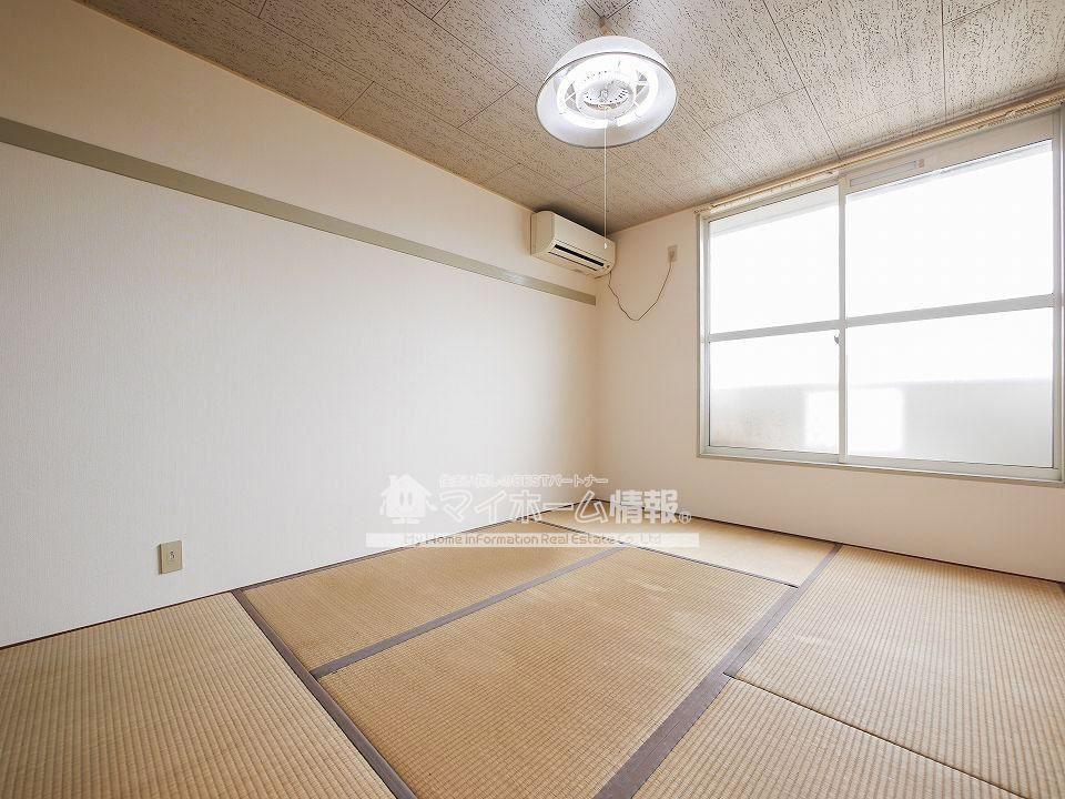 居室・リビング　日差しがたっぷり差し込む和室♪