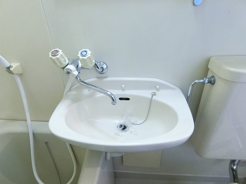 洗面設備　ユニットバス内の洗面台