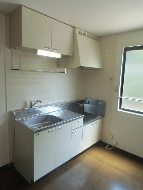 キッチン　別部屋参考写真です