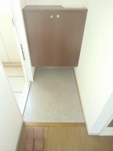 玄関　別部屋参考写真です