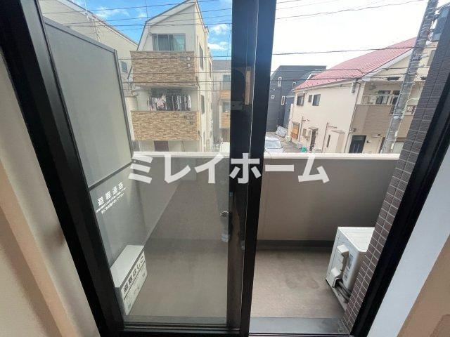 バルコニー　同建物内別のお部屋の参考写真になります。
