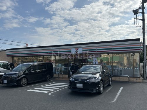 コンビニ　セブン-イレブン柏豊住3丁目店（コンビニ）まで825m