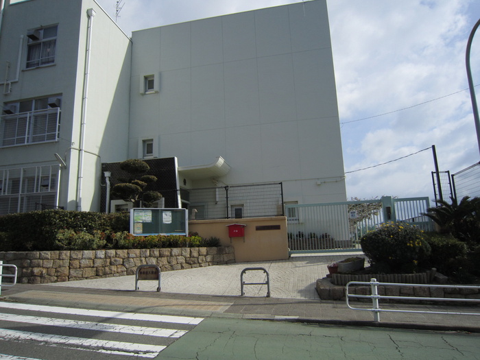 小学校　霞ヶ丘小学校（小学校）まで550m