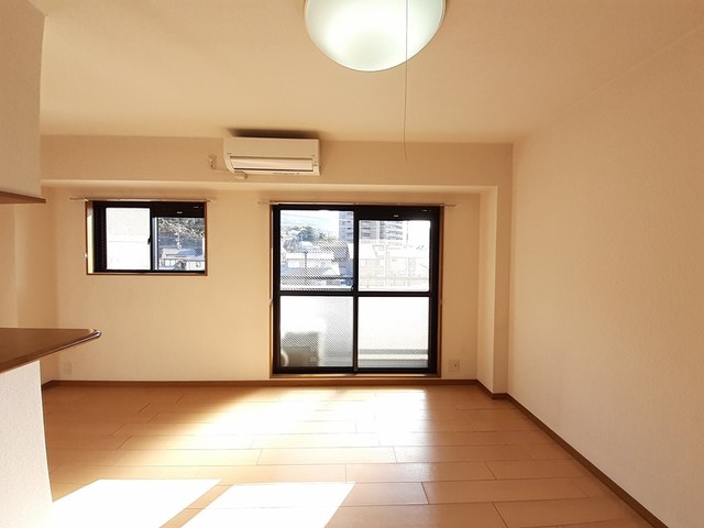 居室・リビング　同物件別号室の写真です。