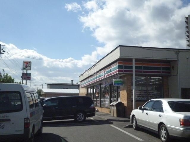 コンビニ　セブンイレブン北見春光町店（コンビニ）まで686m