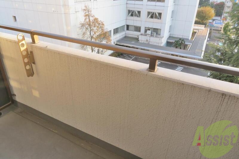 バルコニー　バルコニーでは洗濯物がしっかり干せしっかり干せますよ～。