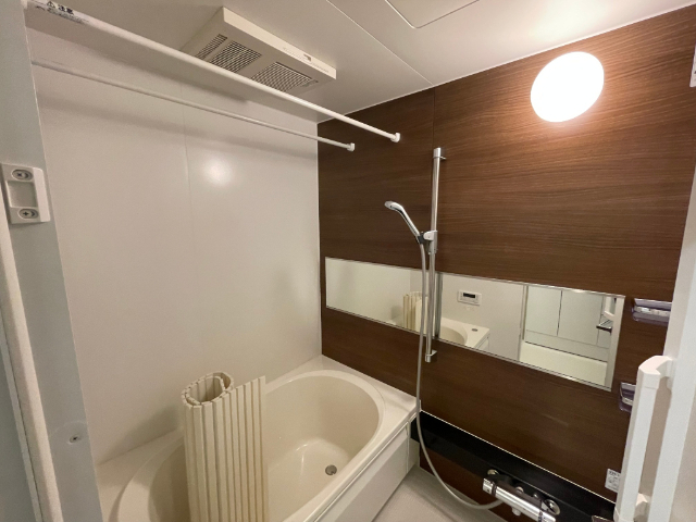 バス・シャワールーム　追い焚き機能、浴室乾燥機付き