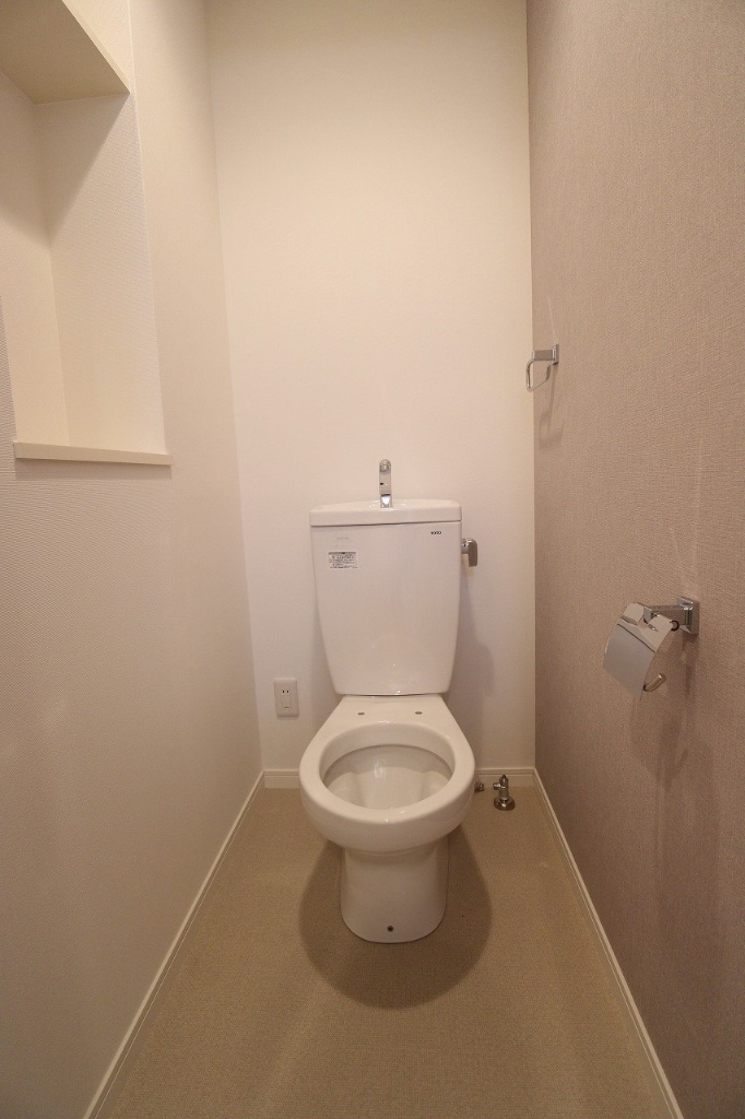 トイレ　まだ建築中の為、フタやウォシュレットが未設置となっております