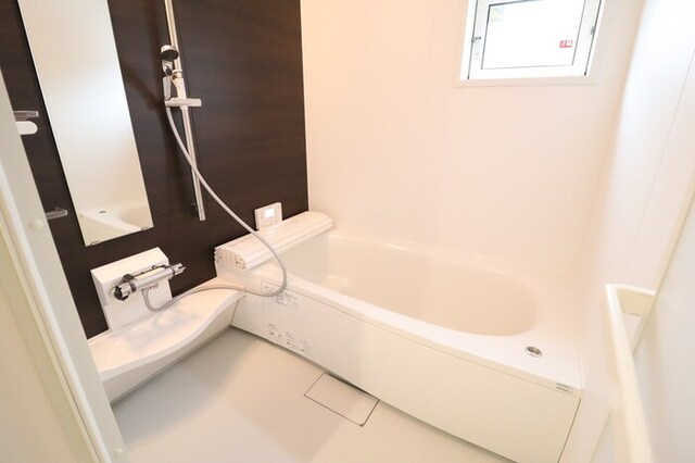 バス・シャワールーム　１０５　追い焚き機能付き一坪風呂