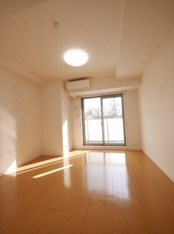 居室・リビング　☆明るい居間☆