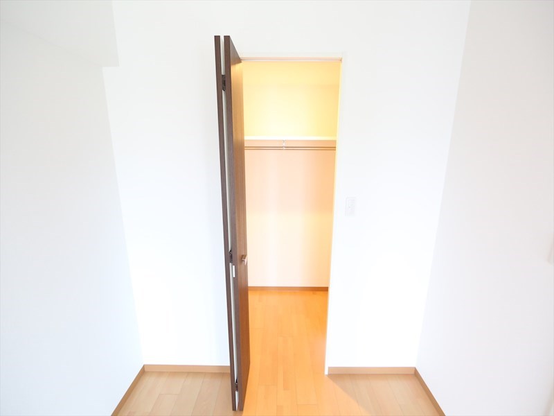 収納　ウォークインクローゼット（収納充実してます）