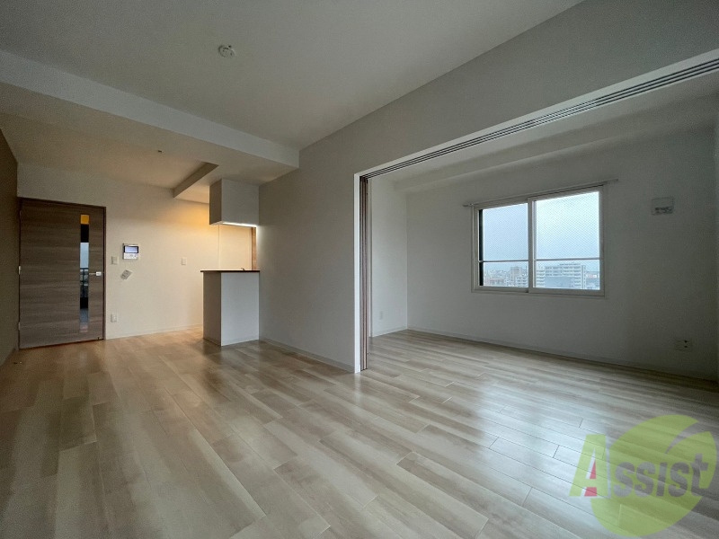 居室・リビング　広くてキレイなお部屋が広がっていて、充実した生活が送れそう。