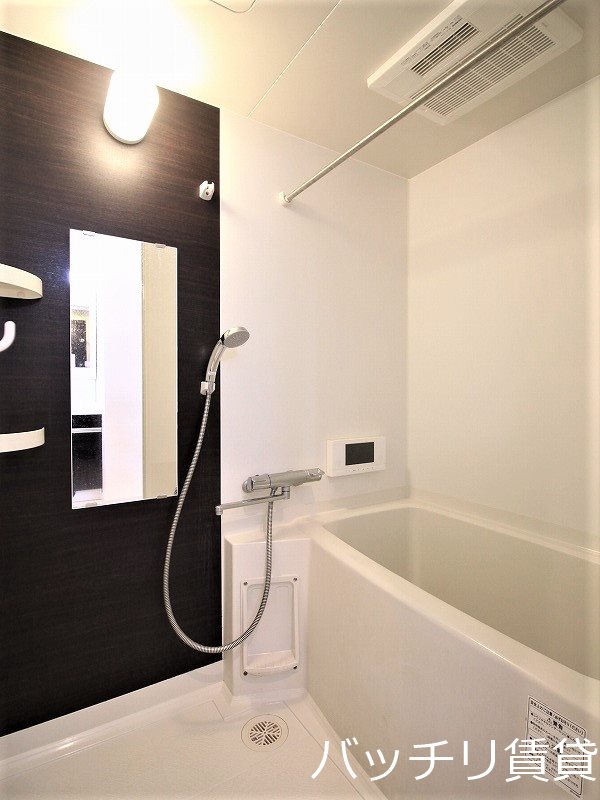 バス・シャワールーム　画像は同型タイプの為、現状を優先致します。