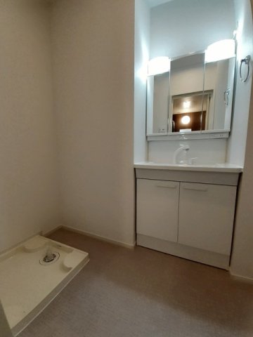 洗面設備　スペースが確保できる洗面所です