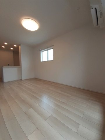 居室・リビング　こちらの居間で趣味の時間をお楽しみください