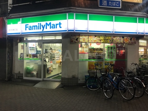コンビニ　ファミリーマート　赤羽駅東口店（コンビニ）まで525m