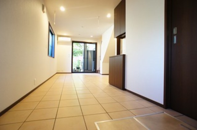 居室・リビング　広いリビングダイニングはゆったりくつろげる憩いの空間♪