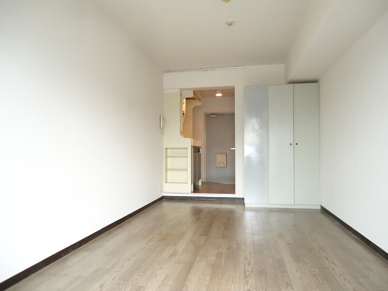 居室・リビング　白を基調とした落ち着く部屋