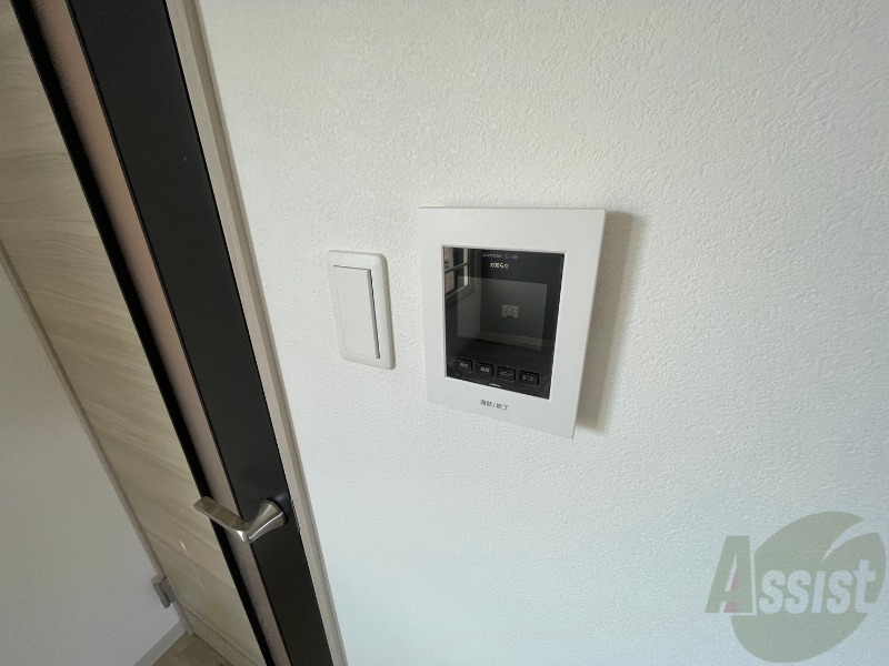 セキュリティ　モニタ付インターホンです。セキュリティ面も安心ですね！