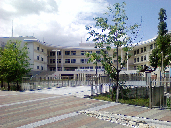 小学校　守山市立守山小学校（小学校）まで407m