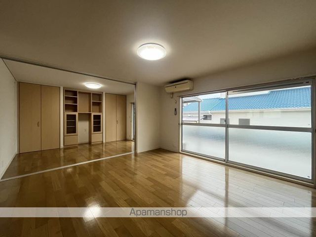 小松台西貸家Aの居間写真