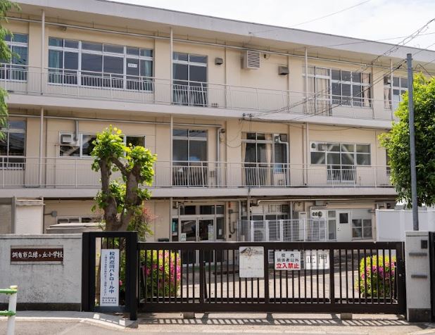 小学校　調布市立緑ケ丘小学校（小学校）まで762m