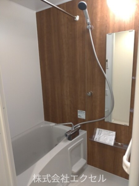 バス・シャワールーム　浴室乾燥機付き、追い焚き機能付き♪