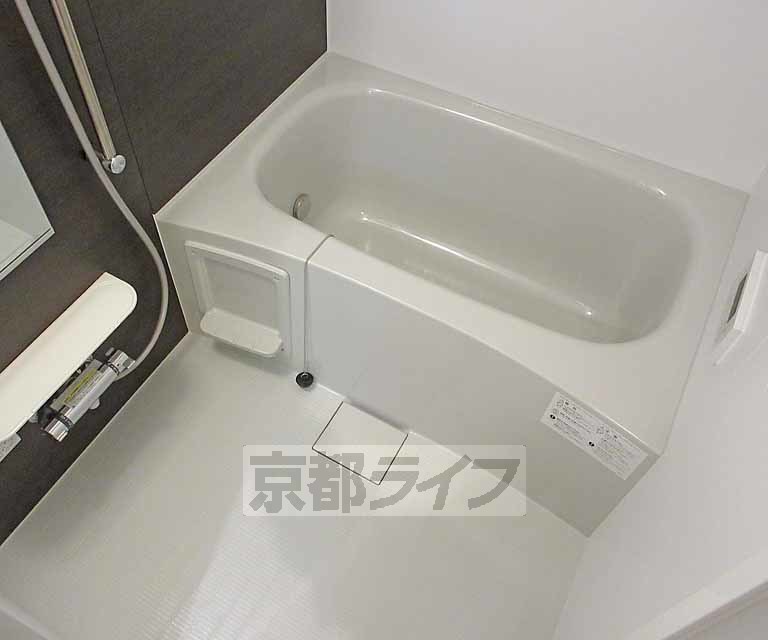 バス・シャワールーム　浴室もスペース充分・