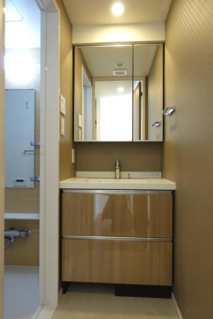 洗面設備　スペースが確保できる洗面所です