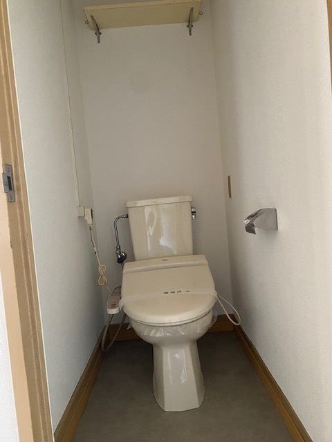 トイレ　温水洗浄付便座