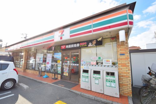 コンビニ　セブンイレブン大阪白鷺中学校前店（コンビニ）まで523m