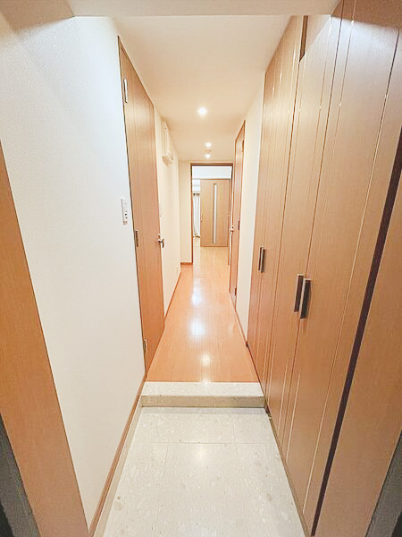 玄関　※別部屋参考写真